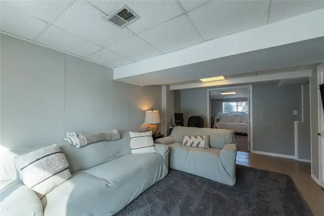 200 Kirkwood Dr gallery image 20