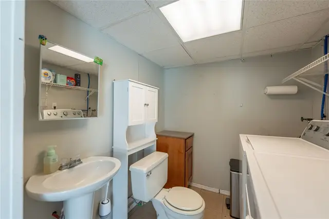 200 Kirkwood Dr gallery image 22