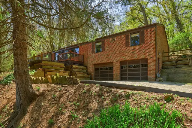200 Pine Creek Rd gallery image 3