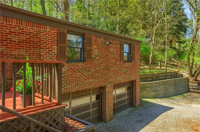 200 Pine Creek Rd gallery image 6