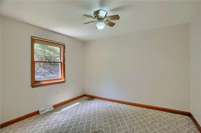 200 Pine Creek Rd gallery image 9