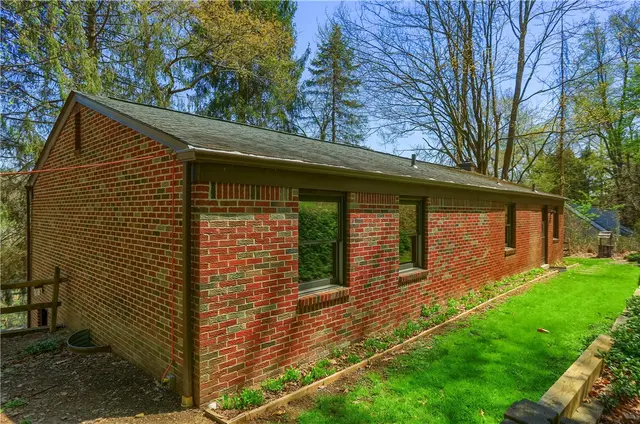 200 Pine Creek Rd gallery image 18