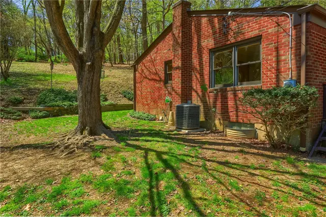 200 Pine Creek Rd gallery image 23