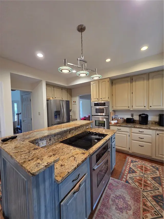 2001 Buckingham Dr gallery image 2