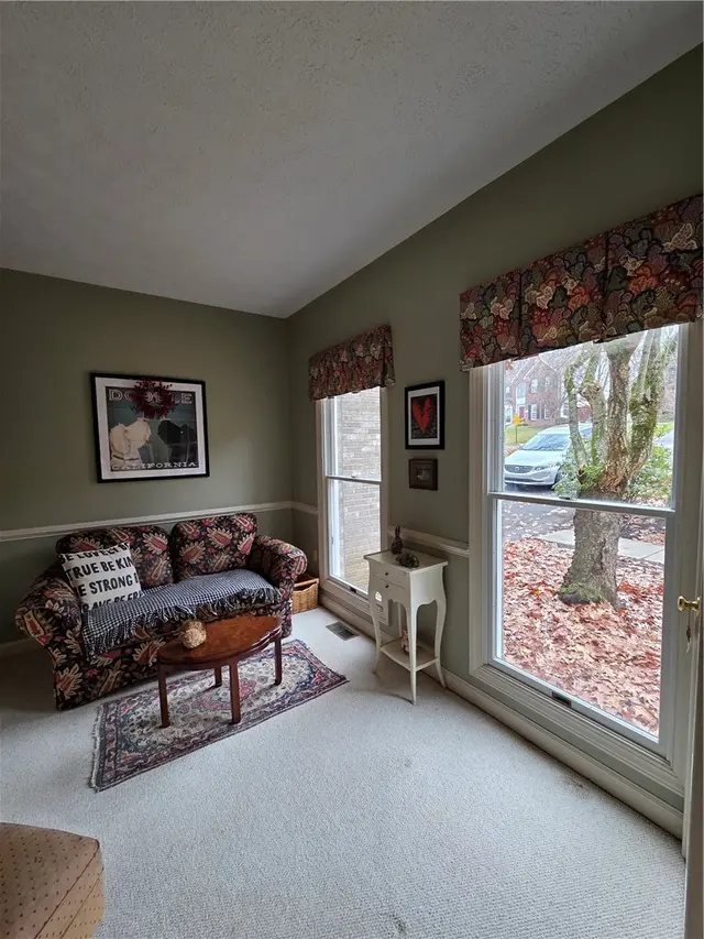 2001 Buckingham Dr gallery image 4