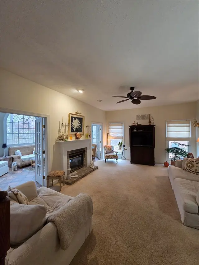 2001 Buckingham Dr gallery image 16