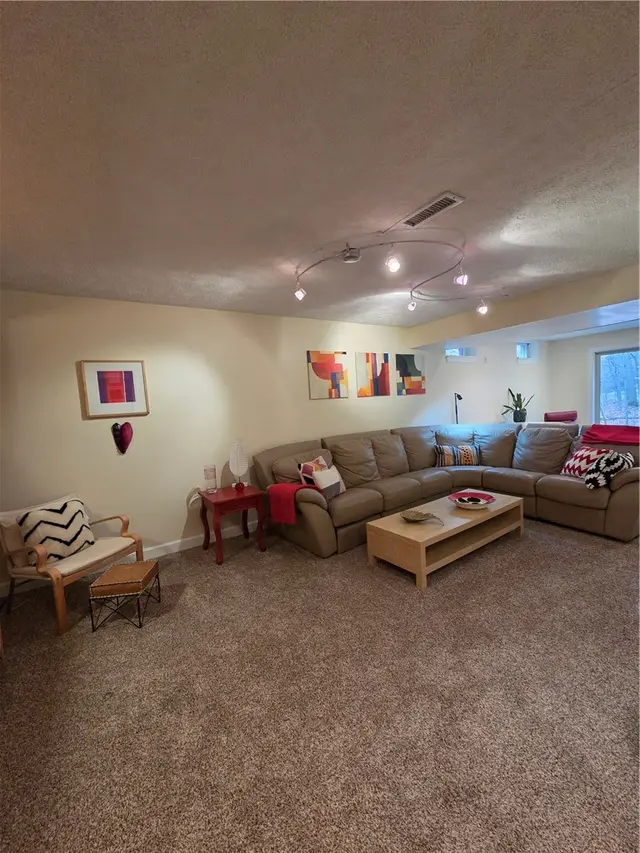 2001 Buckingham Dr gallery image 23