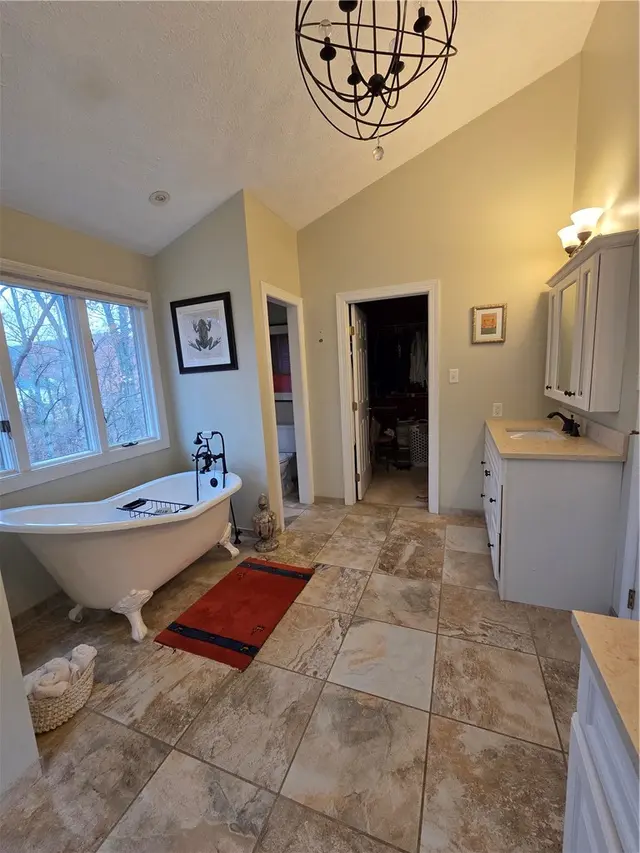 2001 Buckingham Dr gallery image 24