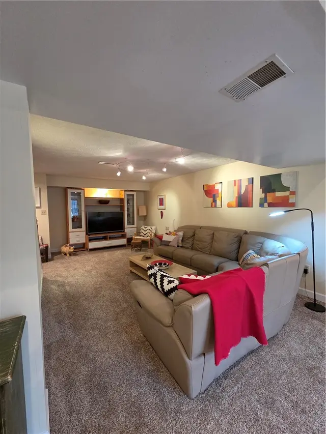 2001 Buckingham Dr gallery image 27