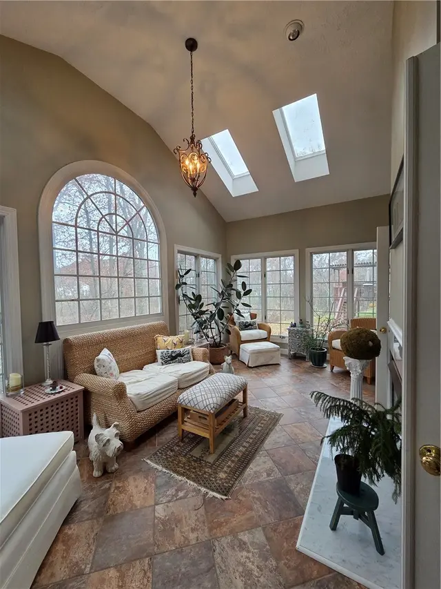 2001 Buckingham Dr gallery image 35