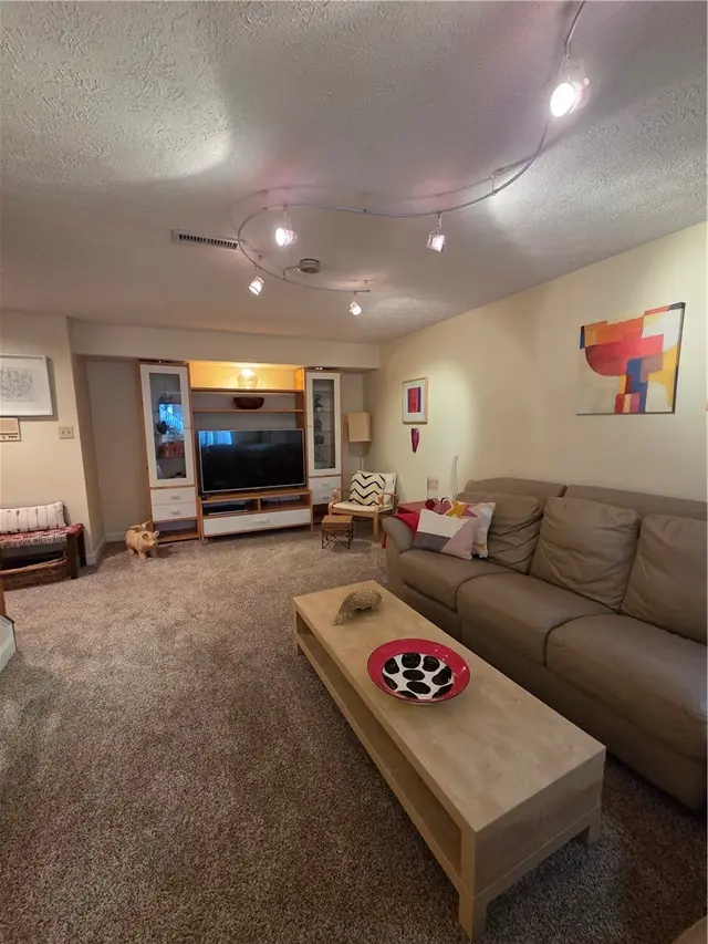 2001 Buckingham Dr gallery image 36