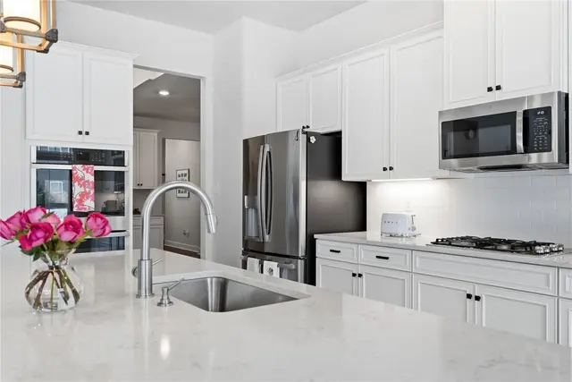 2003 Cherry Road gallery image 3