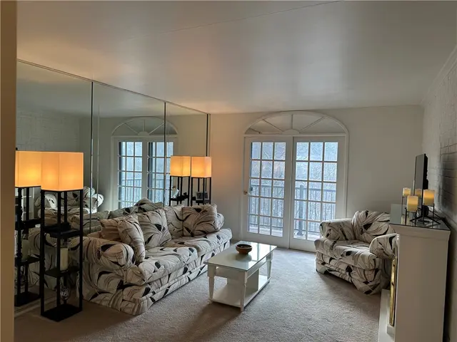 2008 Thornberry Dr 2008 gallery image 2
