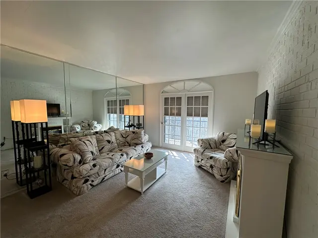 2008 Thornberry Dr 2008 gallery image 3