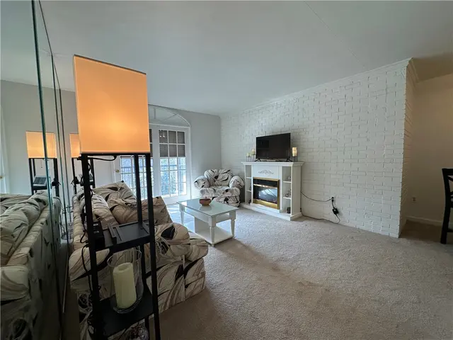 2008 Thornberry Dr 2008 gallery image 4