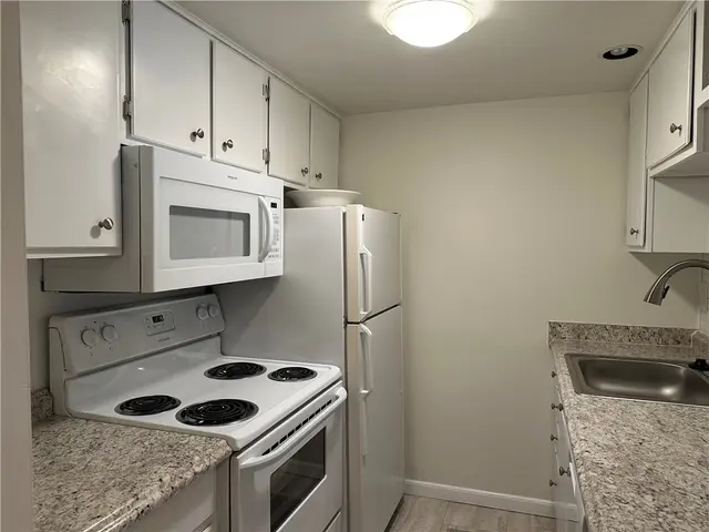 2008 Thornberry Dr 2008 gallery image 6