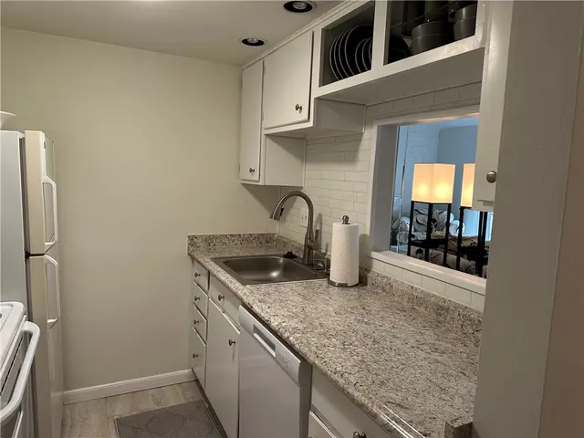 2008 Thornberry Dr 2008 gallery image 7