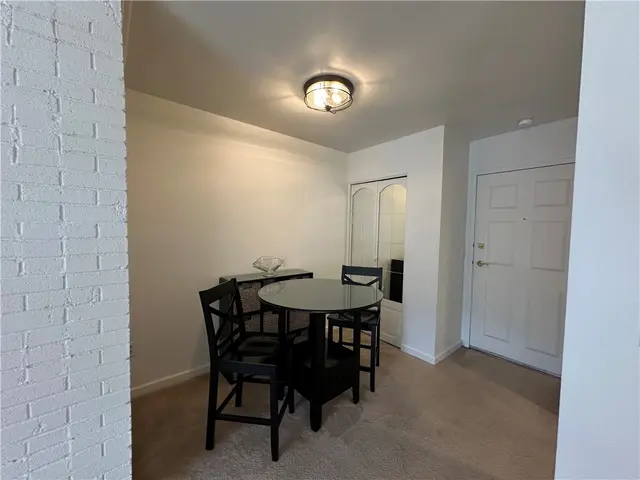 2008 Thornberry Dr 2008 gallery image 8