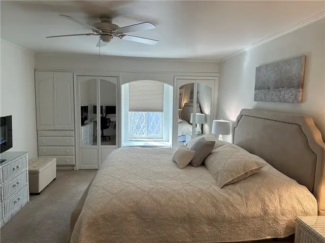 2008 Thornberry Dr 2008 gallery image 10