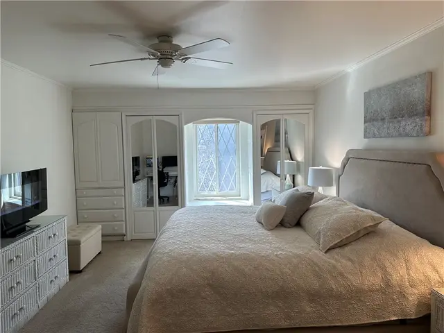 2008 Thornberry Dr 2008 gallery image 11