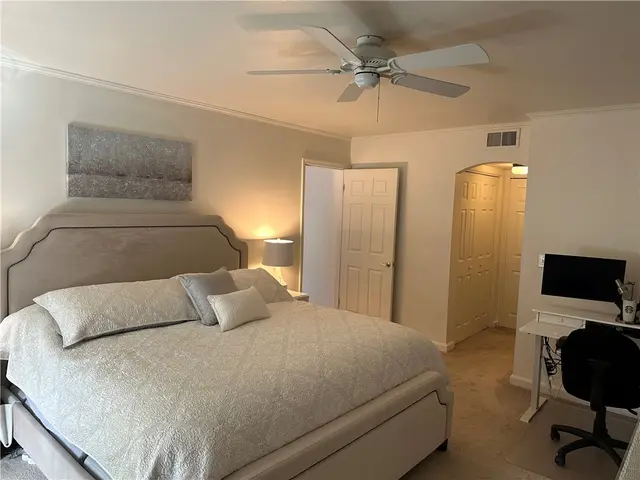 2008 Thornberry Dr 2008 gallery image 12