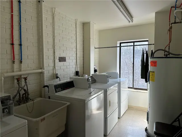 2008 Thornberry Dr 2008 gallery image 16