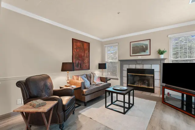 201 Adams Pointe Blvd 10 gallery image 4