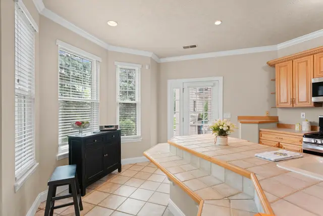 201 Adams Pointe Blvd 10 gallery image 8