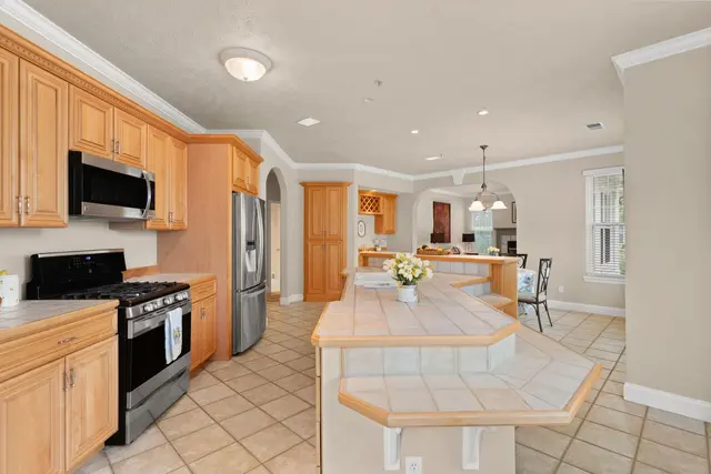 201 Adams Pointe Blvd 10 gallery image 29
