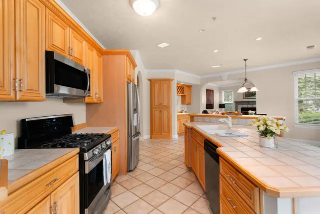 201 Adams Pointe Blvd 10 gallery image 30