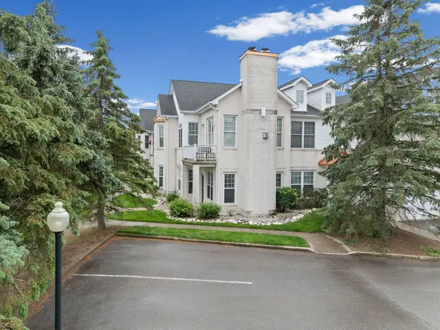 201 Adams Pointe Blvd 10 gallery image 37