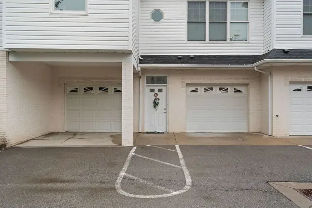 201 Adams Pointe Blvd 10 gallery image 41