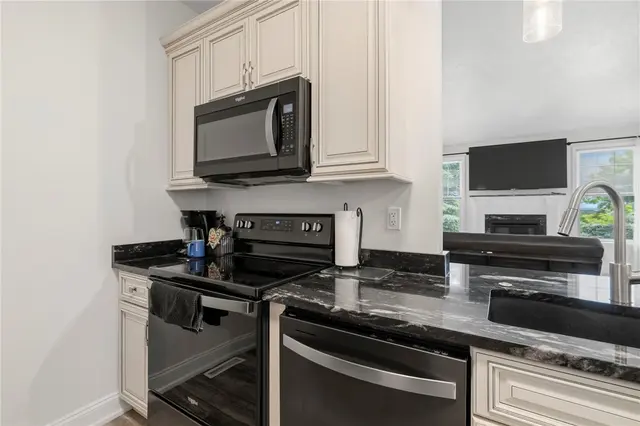 201 Adams Pointe Blvd 4 gallery image 9