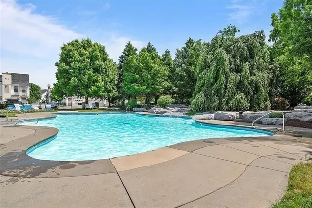201 Adams Pointe Blvd 4 gallery image 11