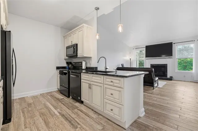 201 Adams Pointe Blvd 4 gallery image 12