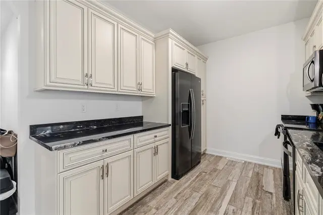201 Adams Pointe Blvd 4 gallery image 28