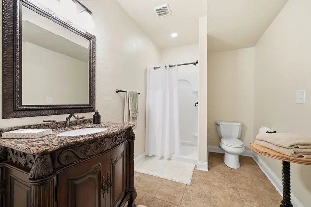 201 Crawford Court gallery image 6