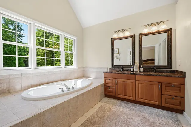 201 Crawford Court gallery image 9