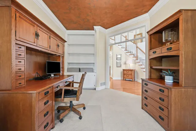 201 Crawford Court gallery image 12