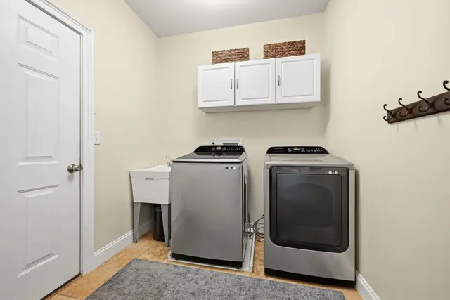 201 Crawford Court gallery image 26