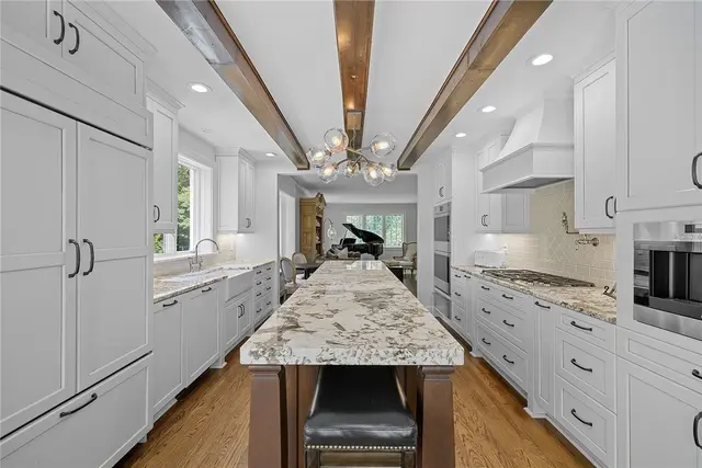 201 Creek Drive gallery image 2