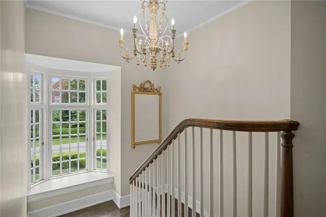 201 Creek Drive gallery image 8
