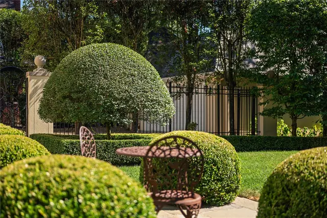 201 Creek Drive gallery image 12