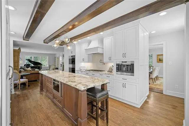 201 Creek Drive gallery image 13