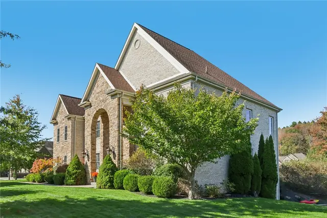 201 Emerson Pines Dr gallery image 3