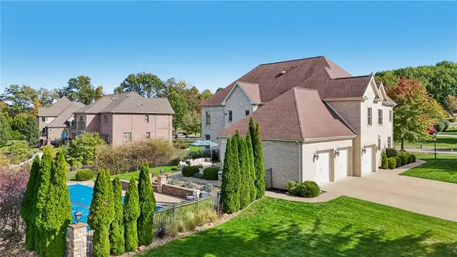 201 Emerson Pines Dr gallery image 4