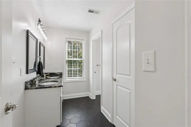 201 Emerson Pines Dr gallery image 9
