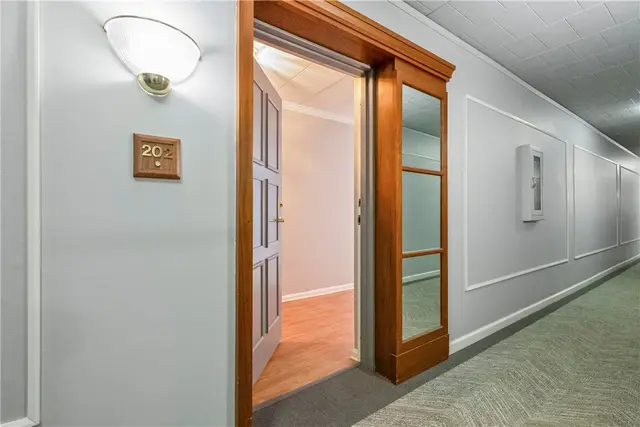 201 Grant 202 gallery image 3