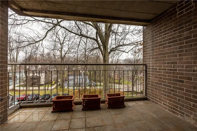201 Grant 405 405 gallery image 7