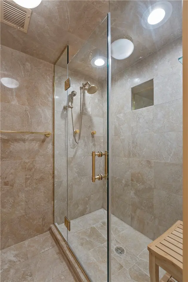 201 Grant 405 405 gallery image 12